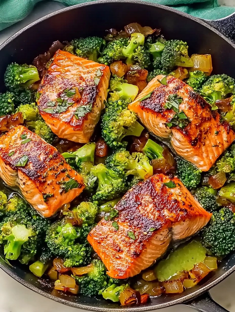 One-Skillet Garlicky Salmon & Broccoli 106 One-Skillet Garlicky Salmon & Broccoli